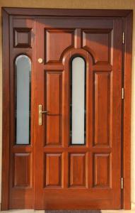 drzwi drewniane wielosegmentowe